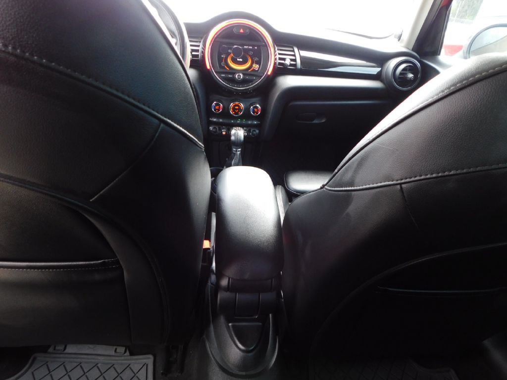 2017 MINI Cooper Image 38