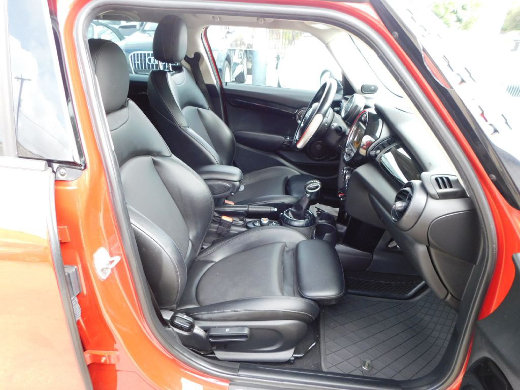 2017 MINI Cooper Image 42