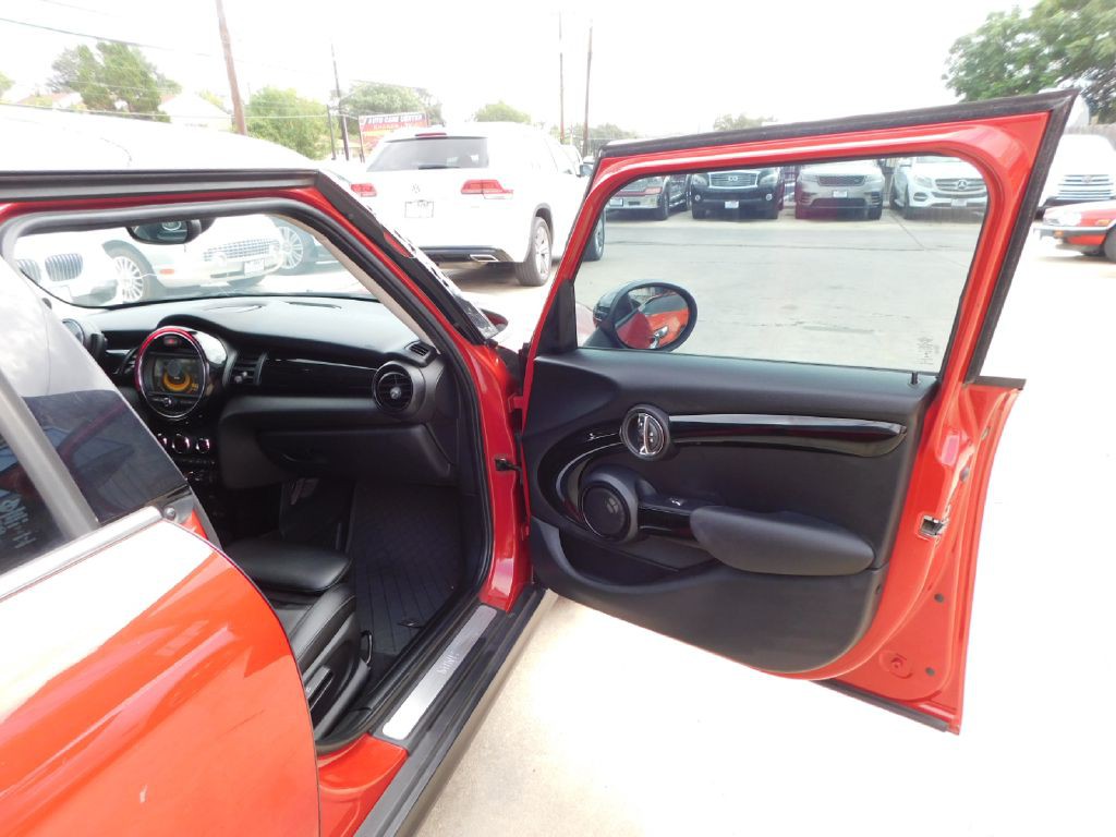 2017 MINI Cooper Image 43