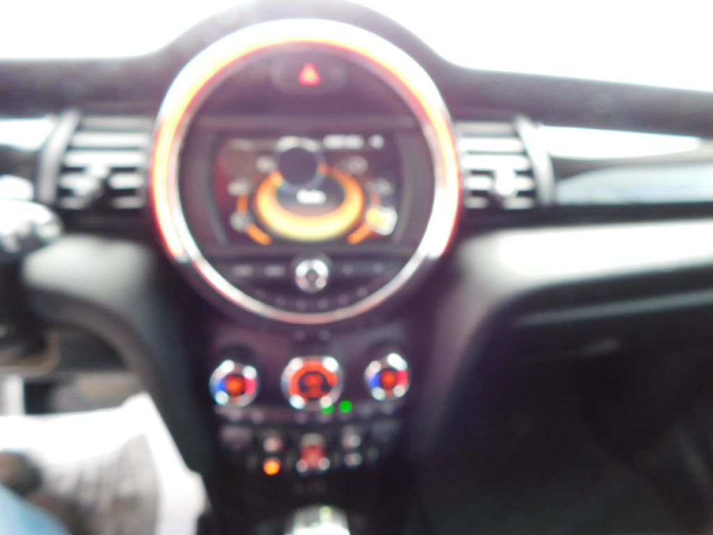2017 MINI Cooper Image 29