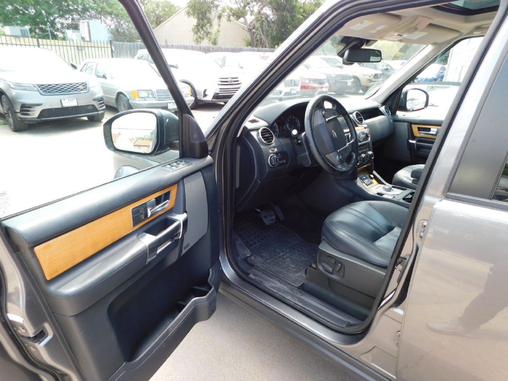 2014 Land Rover LR4 Image 16