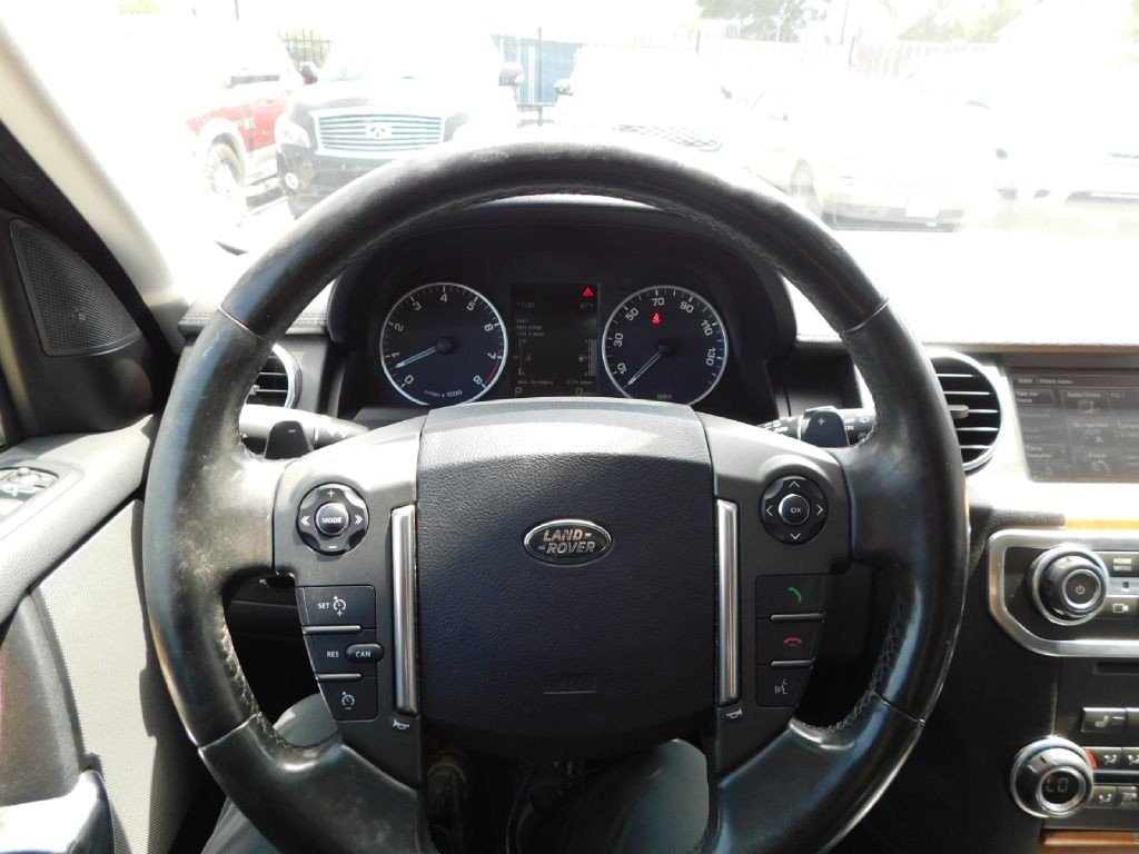 2014 Land Rover LR4 Image 25