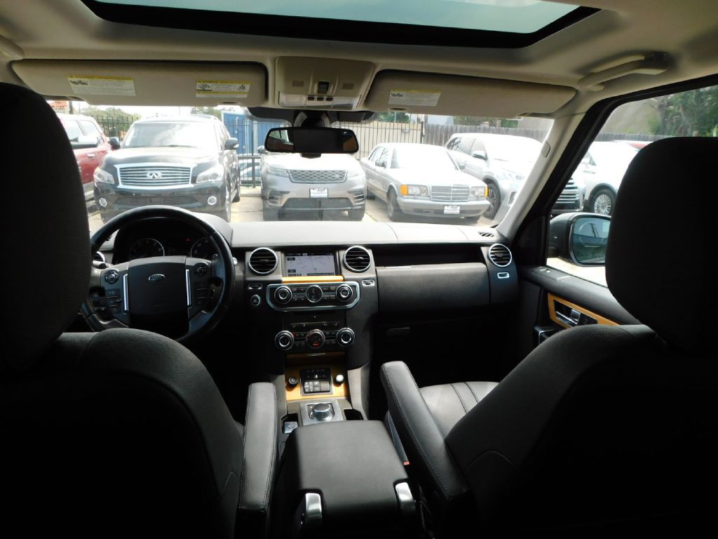 2014 Land Rover LR4 Image 30