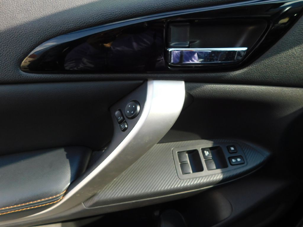 2018 Mitsubishi Eclipse Image 30
