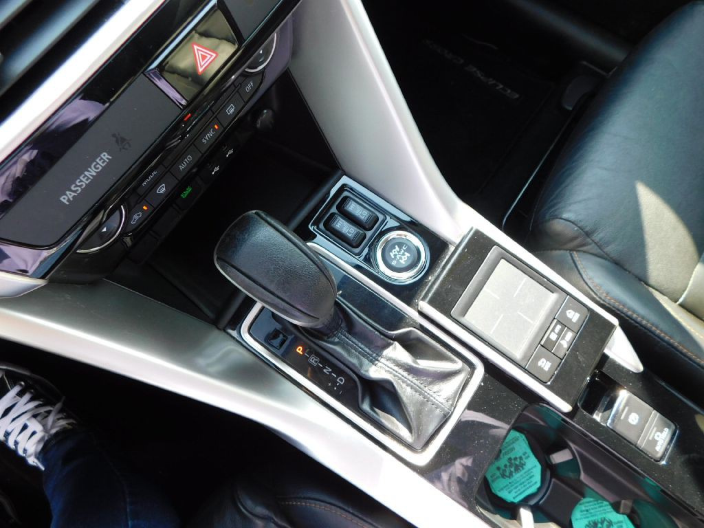 2018 Mitsubishi Eclipse Image 36