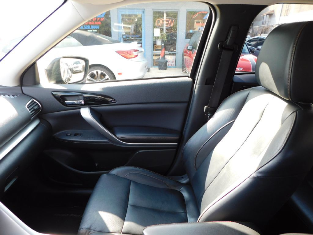 2018 Mitsubishi Eclipse Image 38