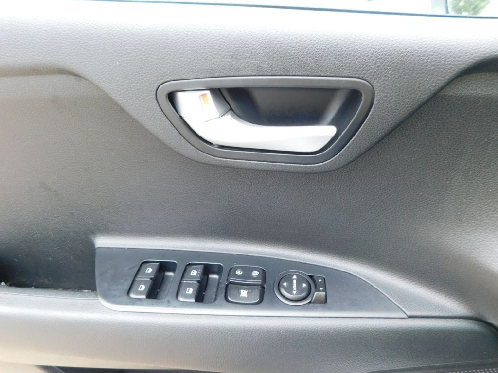 2022 Kia Rio Image 25