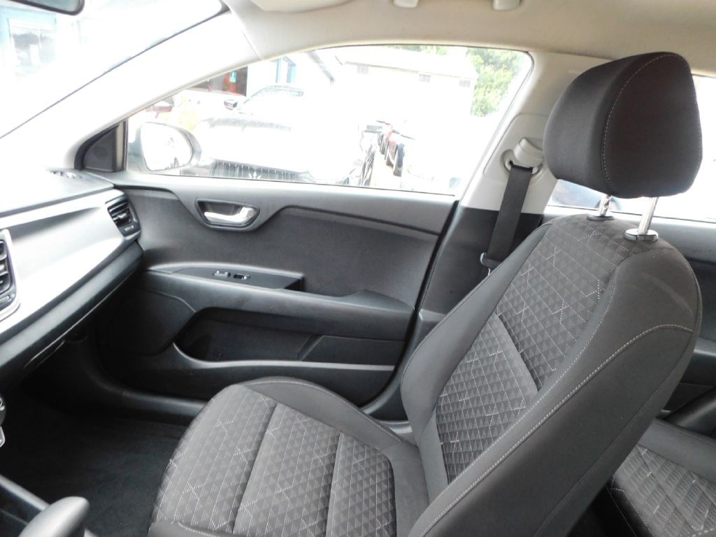 2022 Kia Rio Image 33