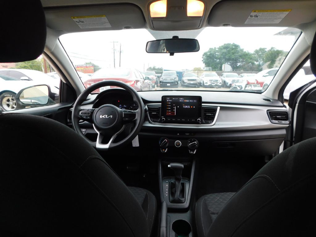2022 Kia Rio Image 38