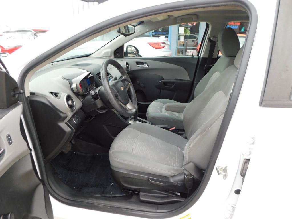 2014 Chevrolet Sonic Image 16