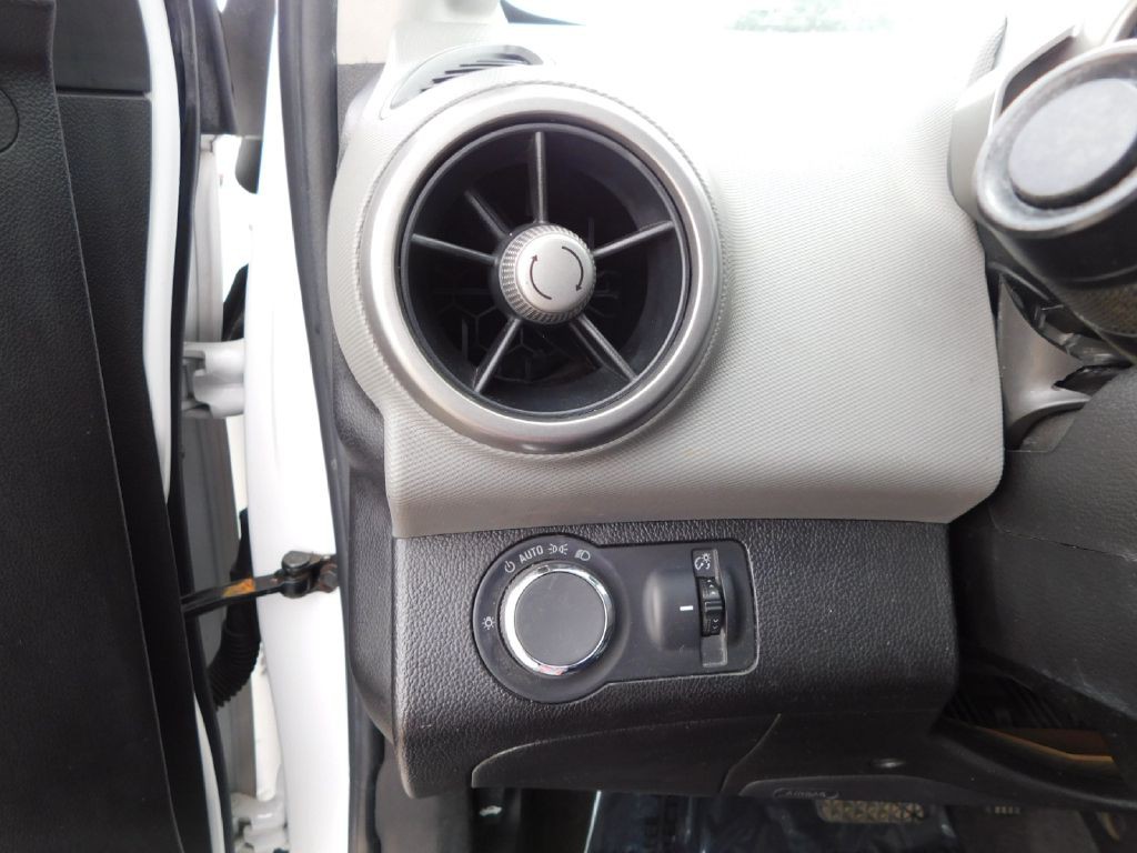 2014 Chevrolet Sonic Image 21