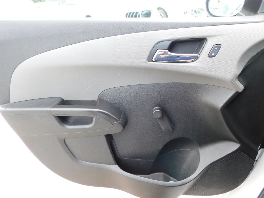 2014 Chevrolet Sonic Image 23