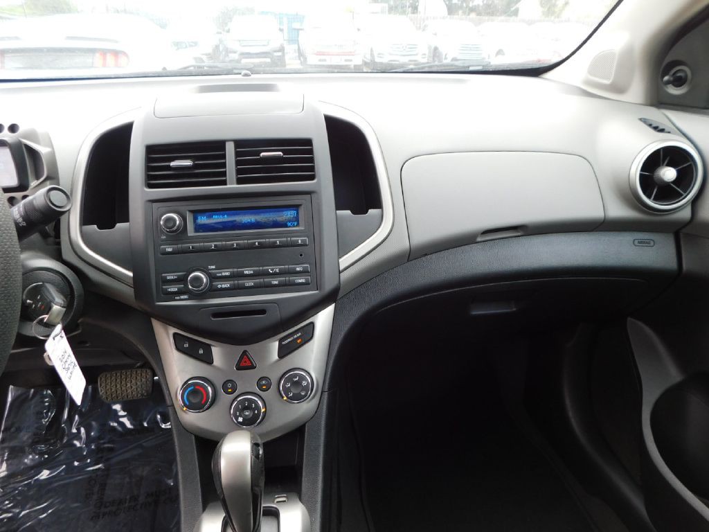 2014 Chevrolet Sonic Image 25