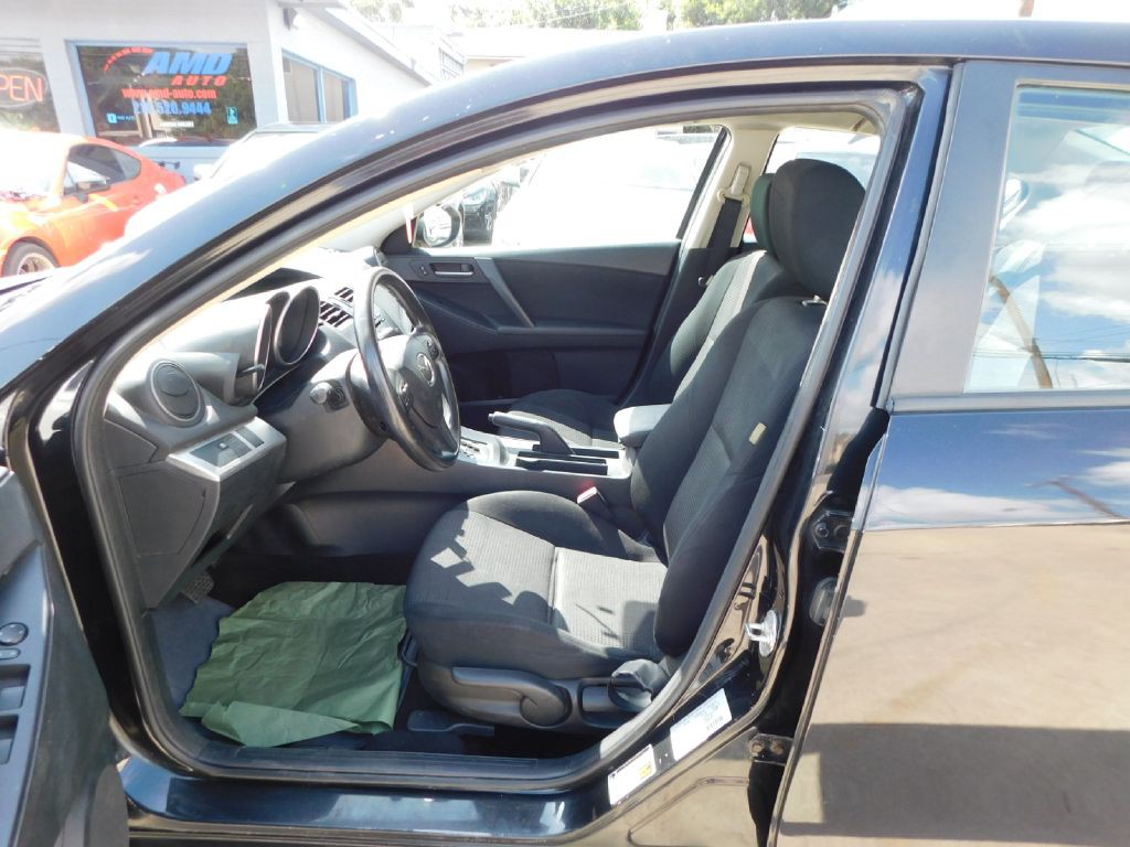 2013 Mazda Mazda3 Image 18