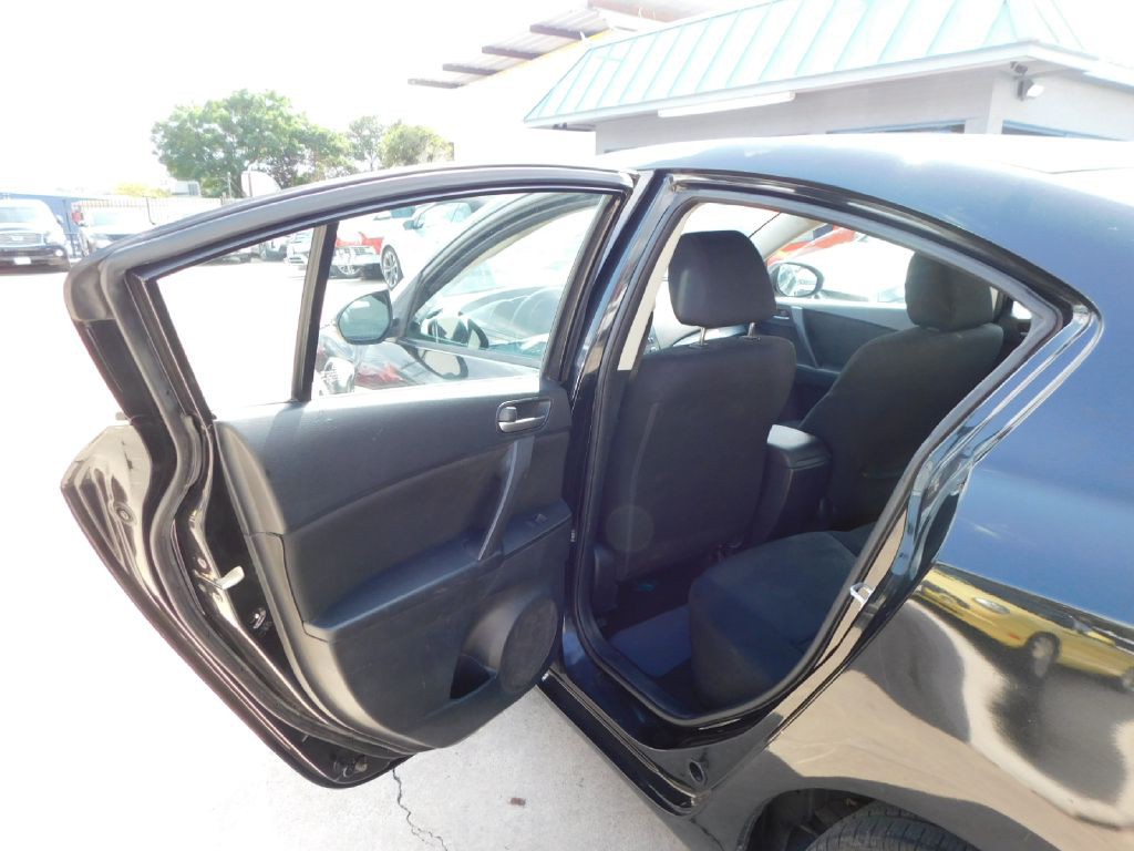 2013 Mazda Mazda3 Image 19