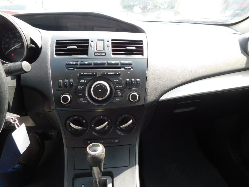 2013 Mazda Mazda3 Image 28