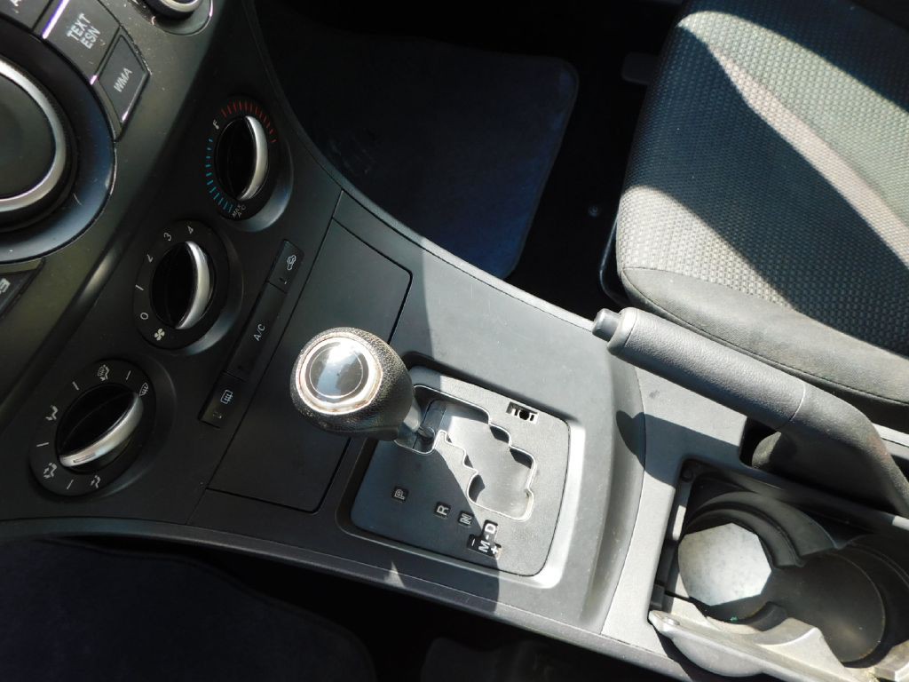 2013 Mazda Mazda3 Image 29