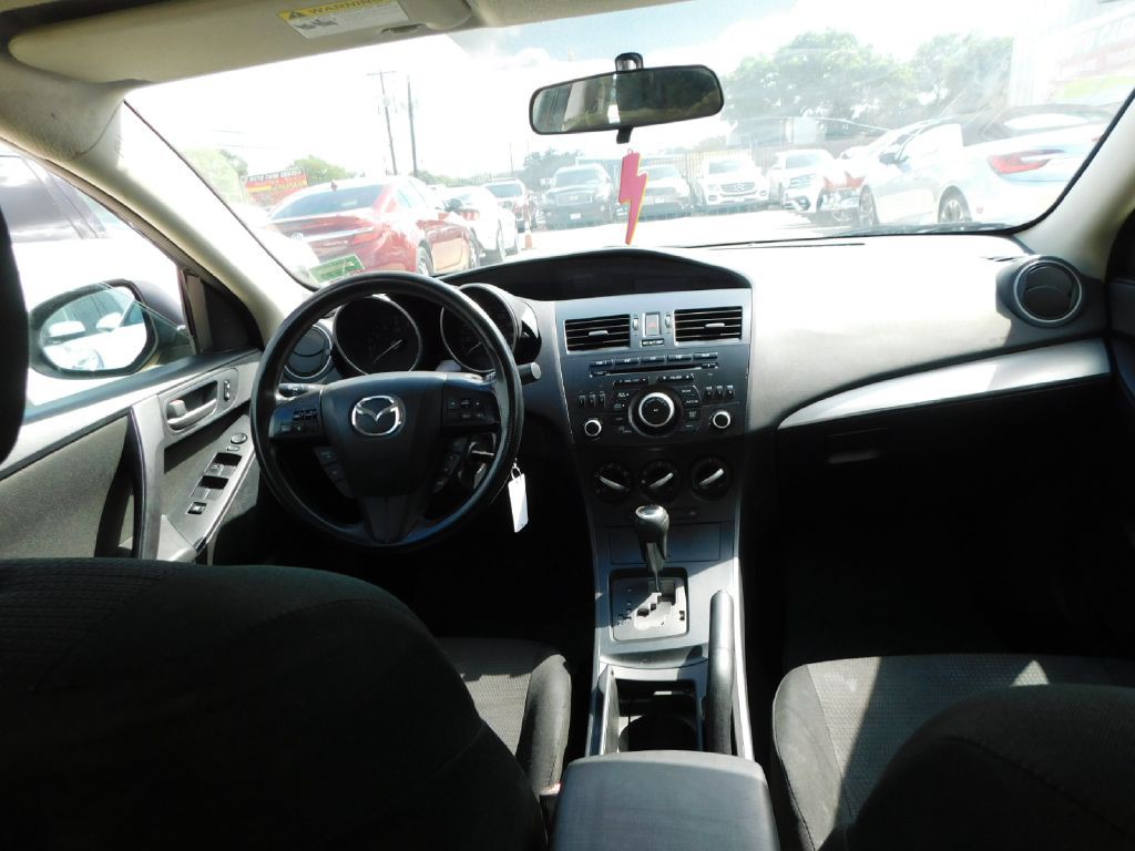 2013 Mazda Mazda3 Image 34