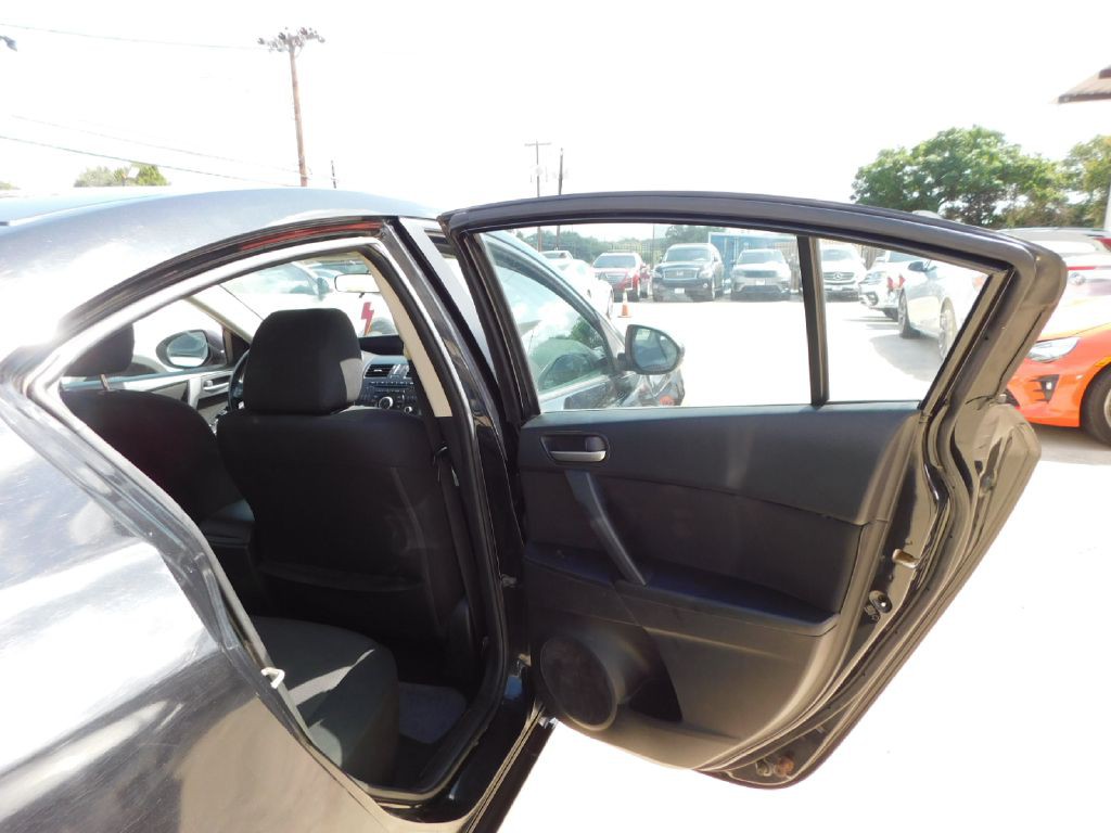 2013 Mazda Mazda3 Image 37