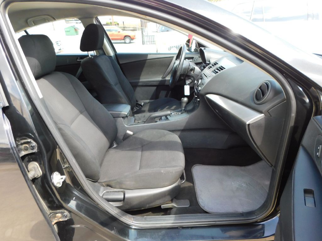 2013 Mazda Mazda3 Image 38