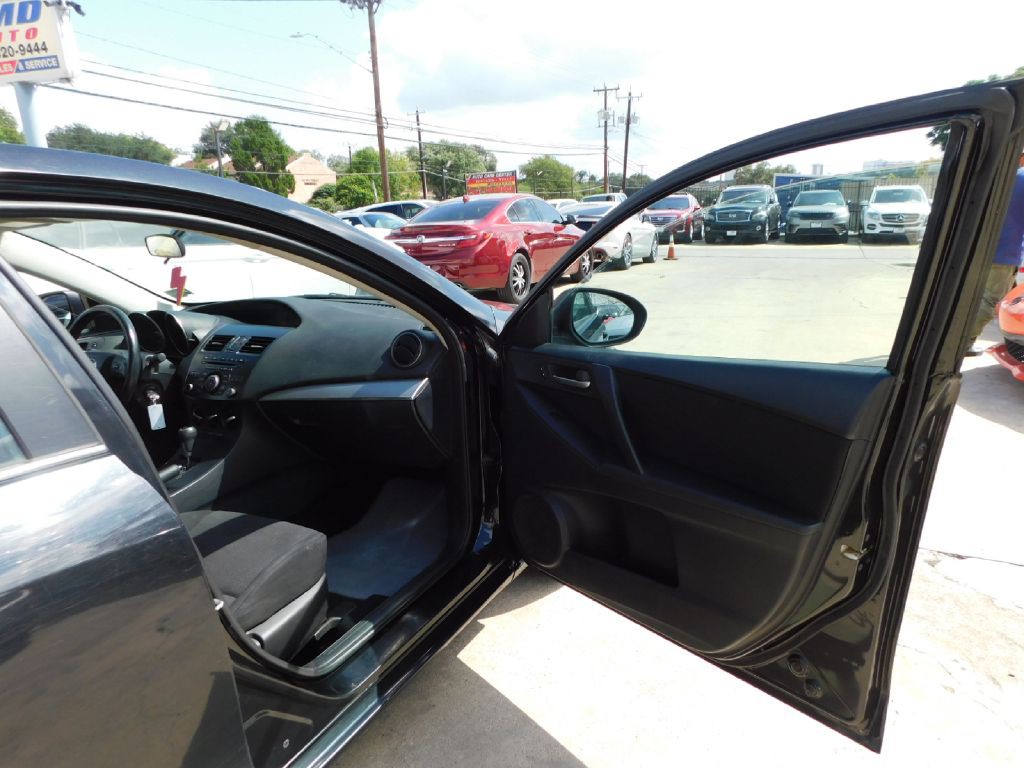 2013 Mazda Mazda3 Image 39