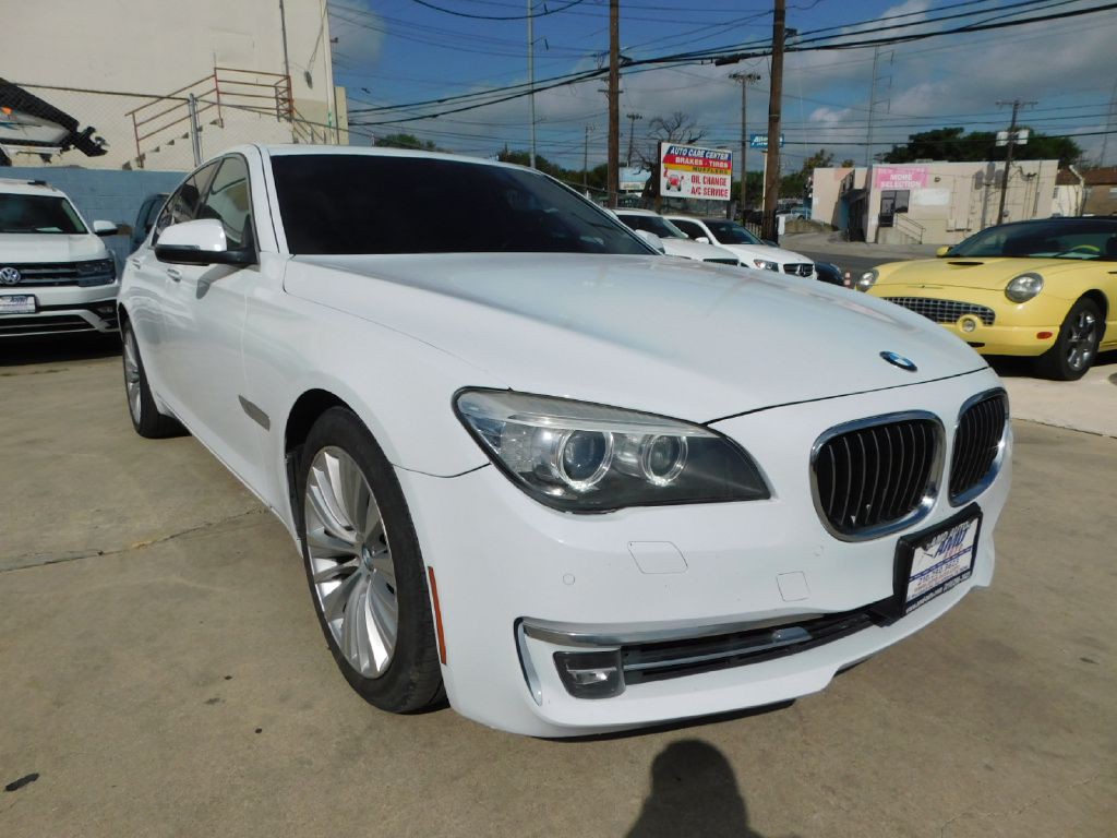 2015 BMW 7 Series Image 1