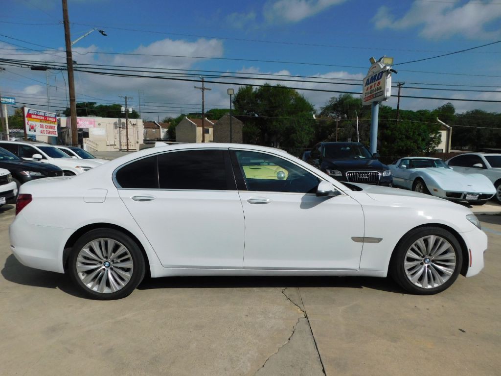 2015 BMW 7 Series Image 8