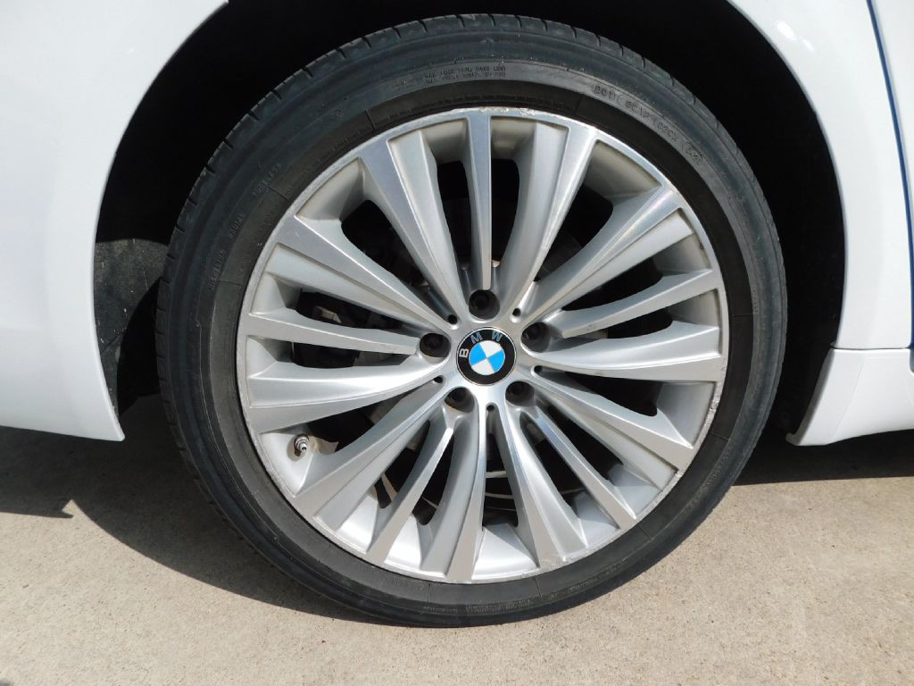 2015 BMW 7 Series Image 9