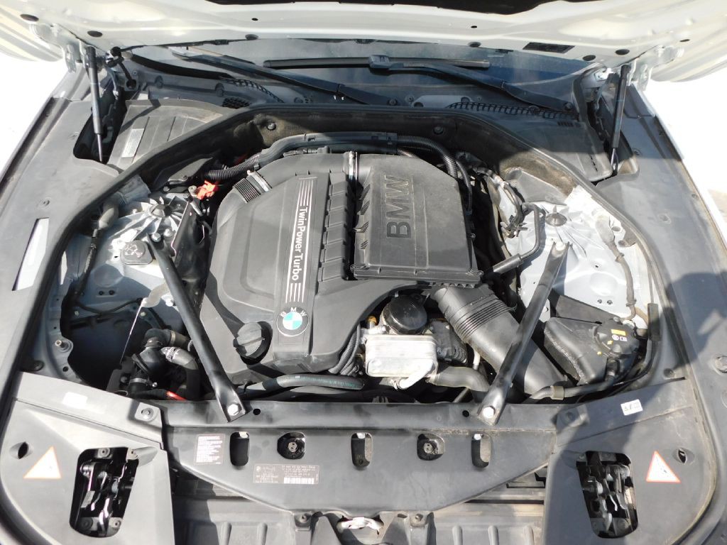 2015 BMW 7 Series Image 16