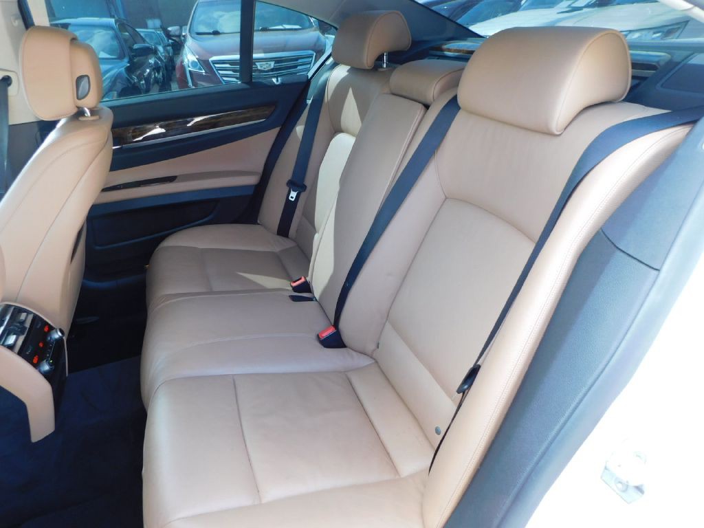2015 BMW 7 Series Image 26