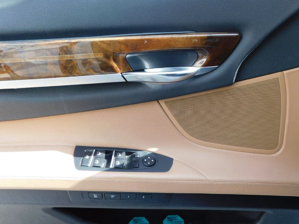 2015 BMW 7 Series Image 31