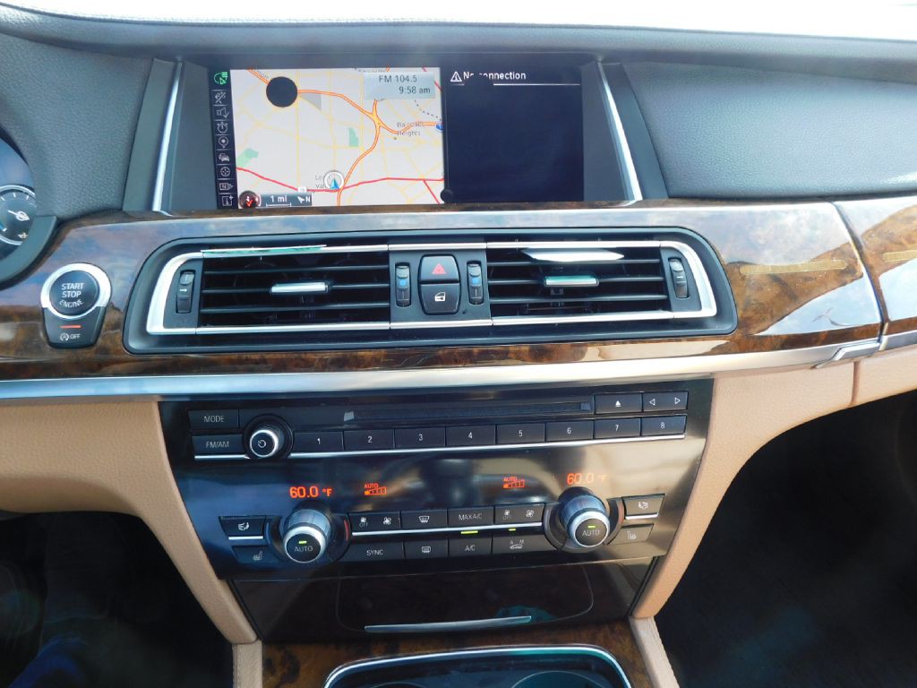 2015 BMW 7 Series Image 34