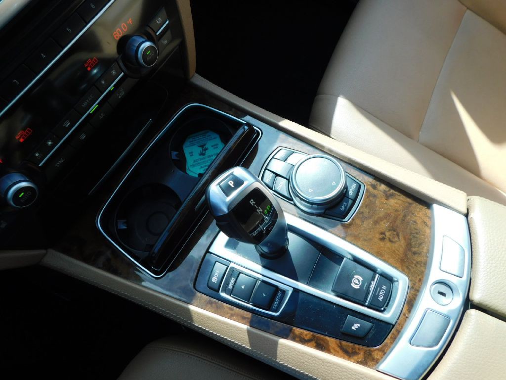 2015 BMW 7 Series Image 36