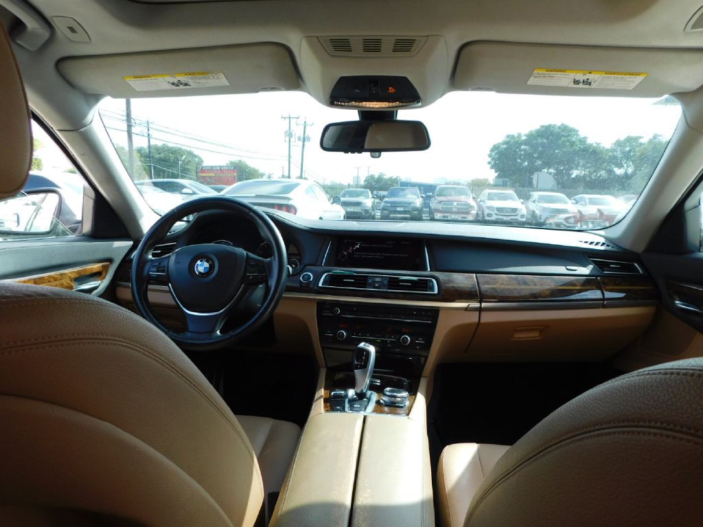 2015 BMW 7 Series Image 44