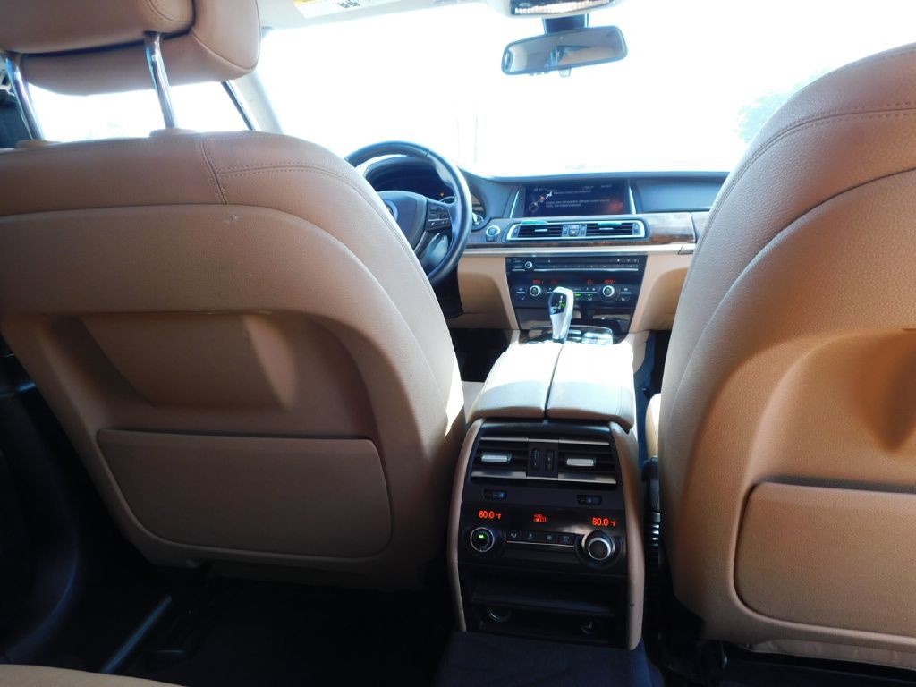 2015 BMW 7 Series Image 45