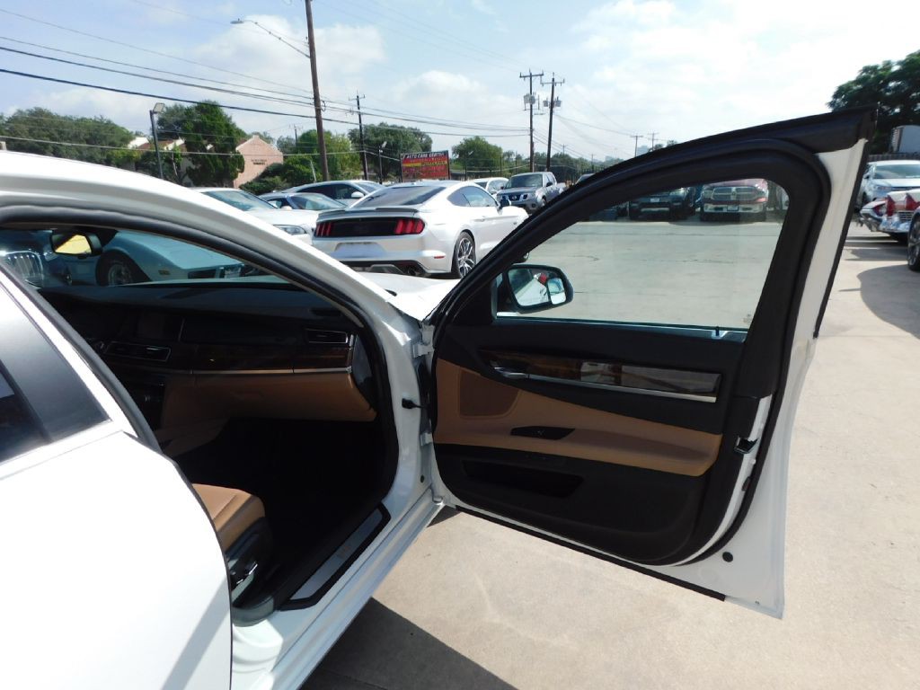 2015 BMW 7 Series Image 49