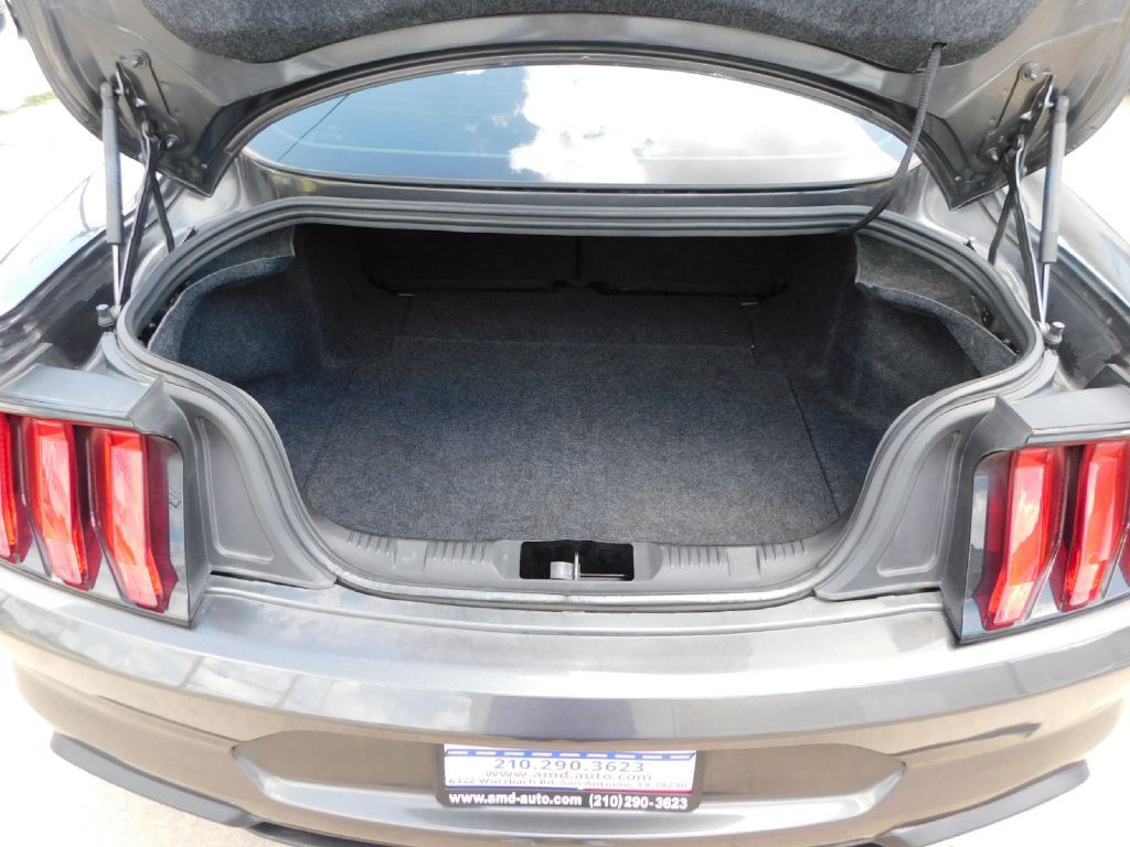 2020 Ford Mustang Image 12