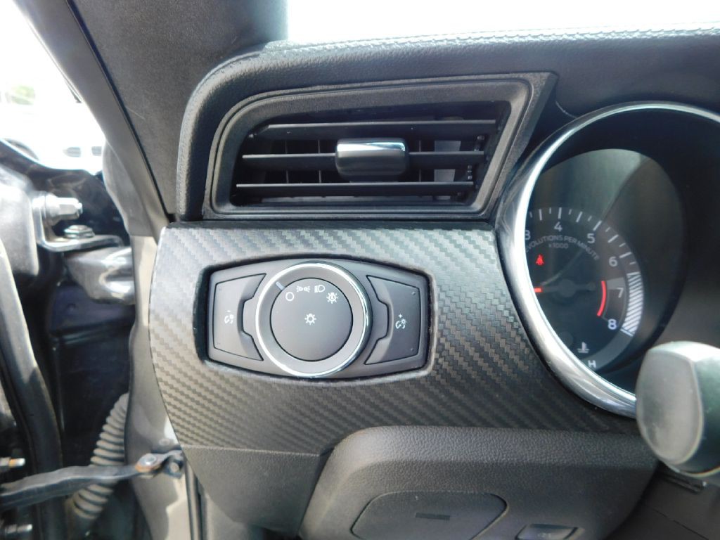 2020 Ford Mustang Image 21