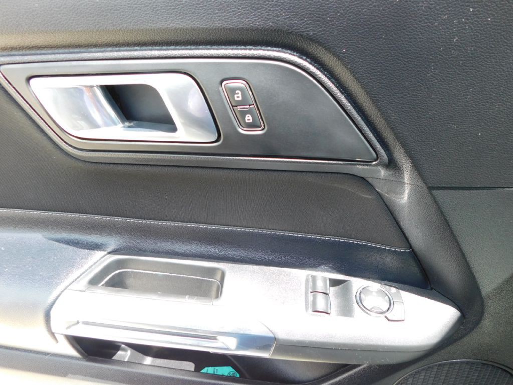 2020 Ford Mustang Image 23