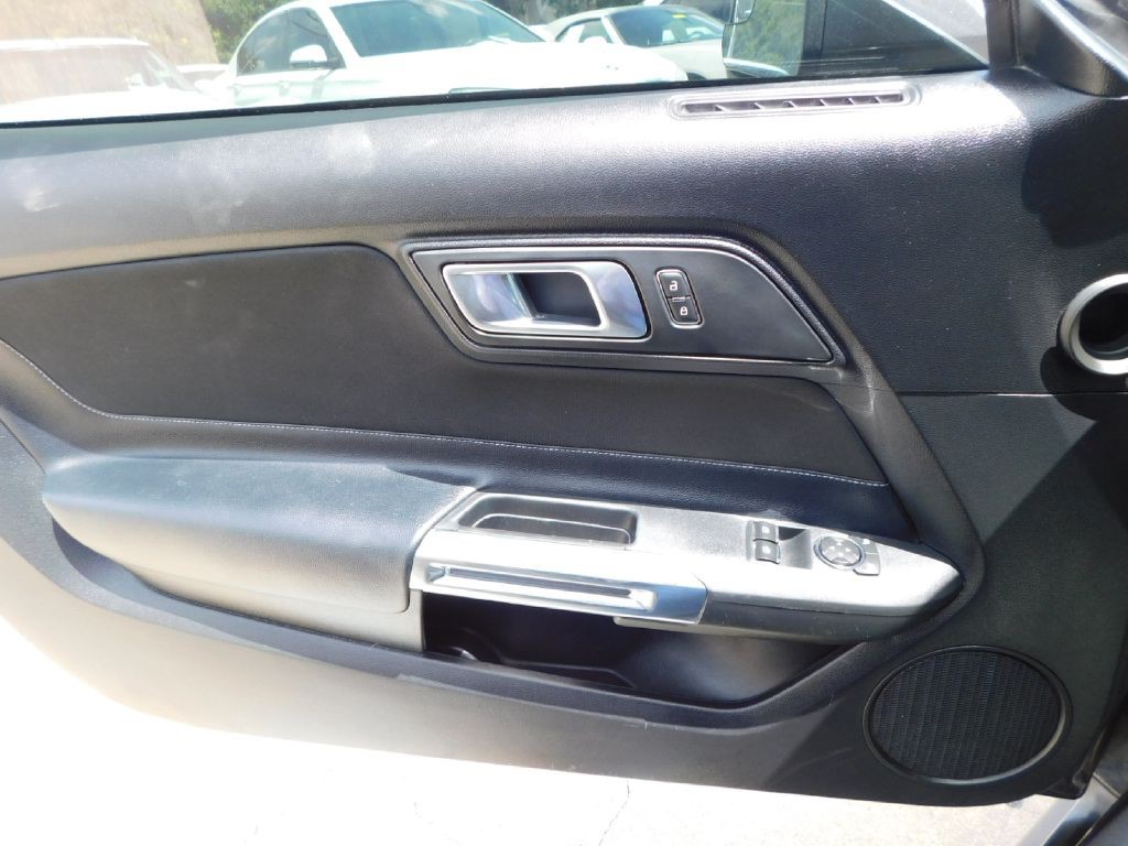 2020 Ford Mustang Image 24