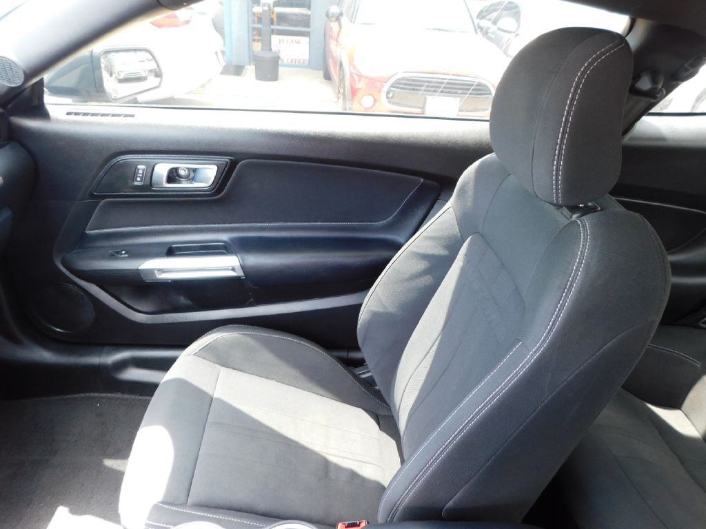 2020 Ford Mustang Image 31