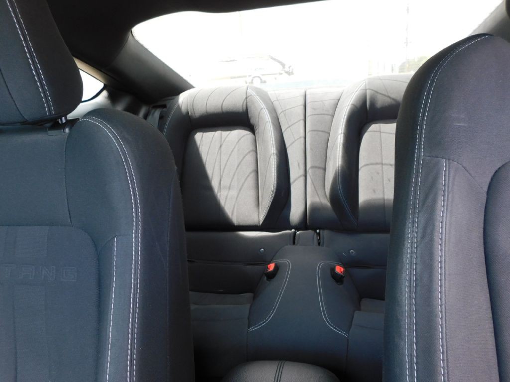 2020 Ford Mustang Image 32