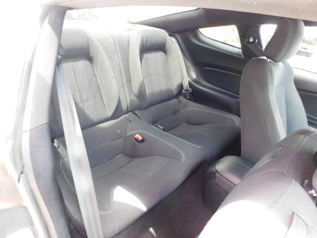 2020 Ford Mustang Image 35