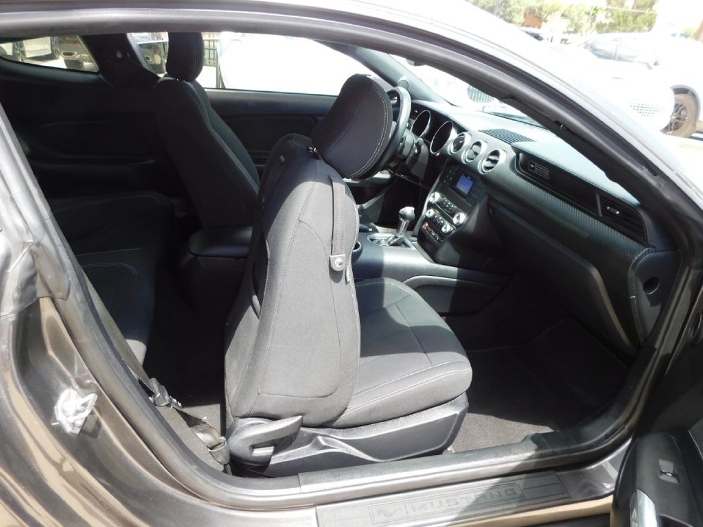 2020 Ford Mustang Image 36