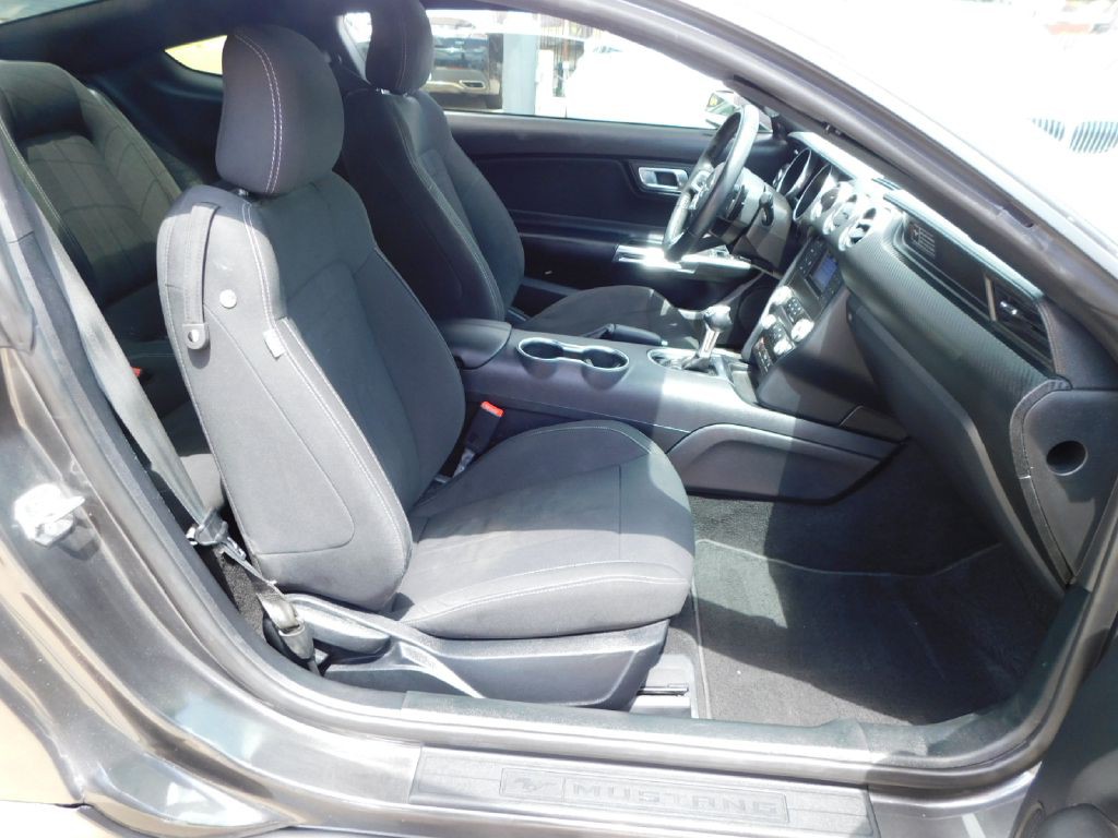 2020 Ford Mustang Image 37