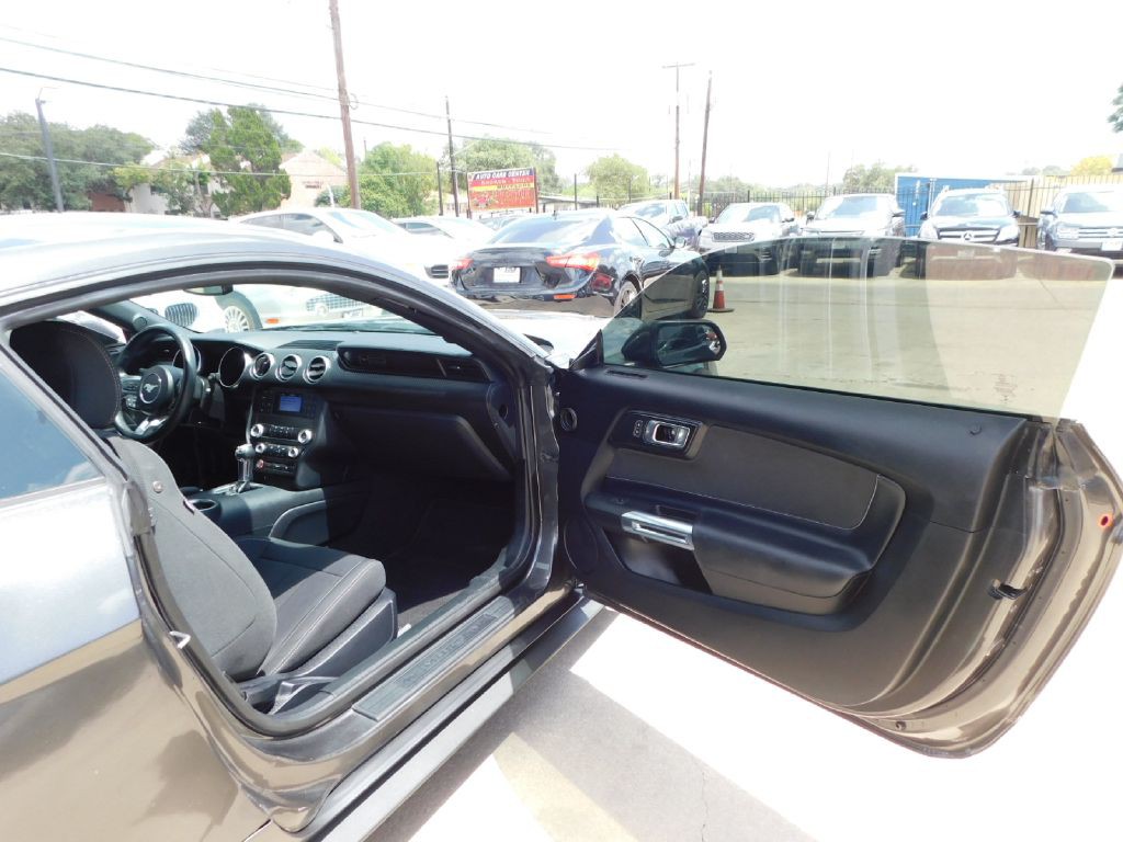 2020 Ford Mustang Image 38