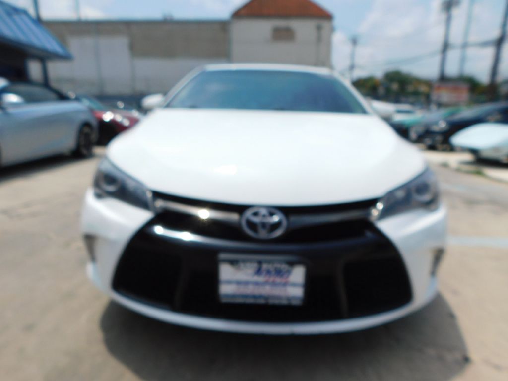 2016 Toyota Camry Image 2