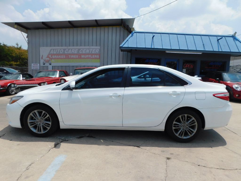 2016 Toyota Camry Image 4