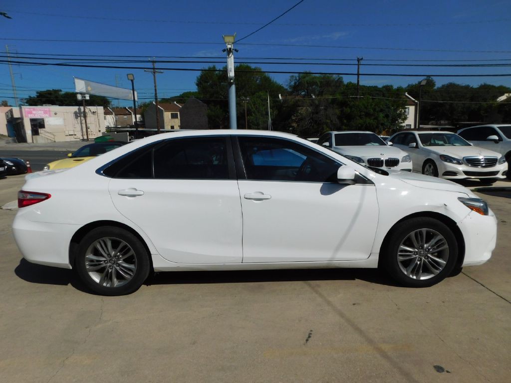 2016 Toyota Camry Image 9
