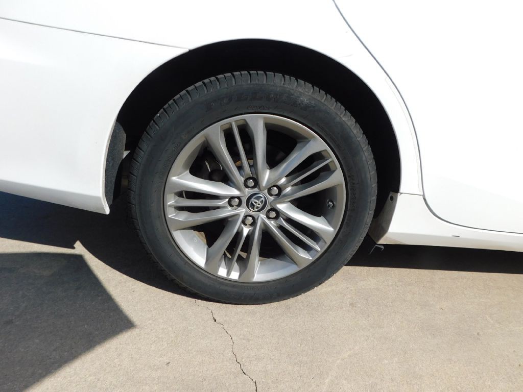 2016 Toyota Camry Image 10